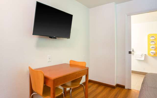 Motel 6 Ventura, CA - Downtown