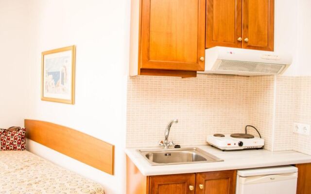 Villa Aphrodite Hotel Apartments Studios by Estia