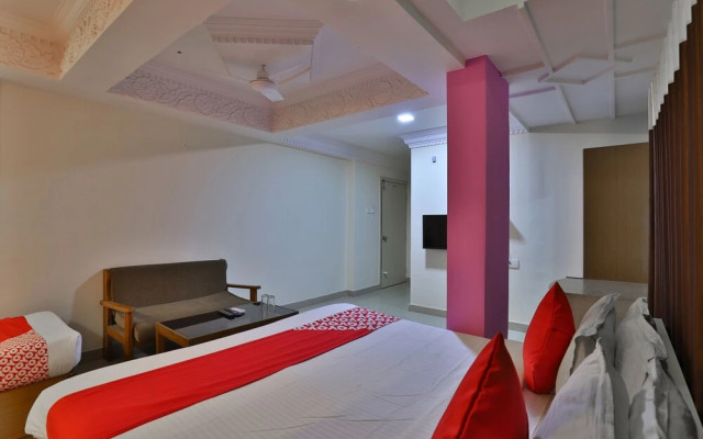 OYO 27897 Hotel The Grand Bansi