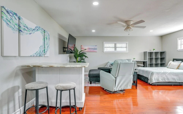 2 Mi to Florida State Fairgrounds: Cozy Studio