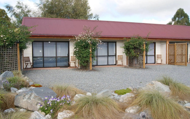 Pinewood Motels
