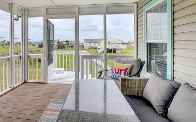 Walk to Beach: Charming Home w/ Deck in Galveston