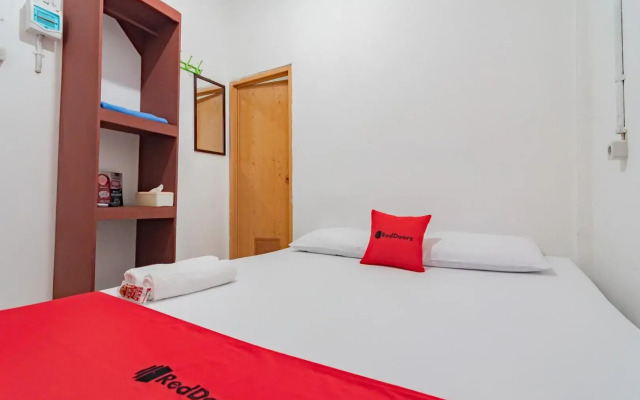RedDoorz near Riau Junction Mall 2