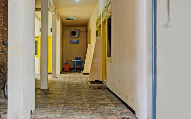 Oyo 91502 Kost Bu Lilies Syariah