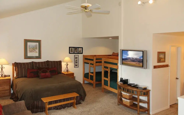 St. Anton Wooded View 2-bedroom Condos w/ Ski Lockers