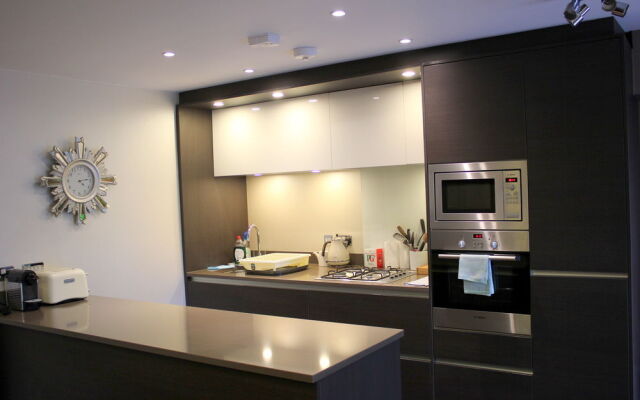 The Luxurious Suite (Peymans)