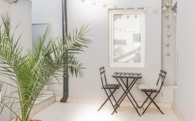 L&B amphitheater apartments