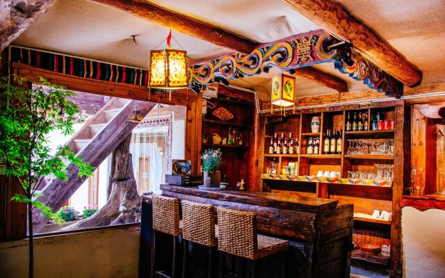 Shangri-La E-Outfitting Boutique Hotel