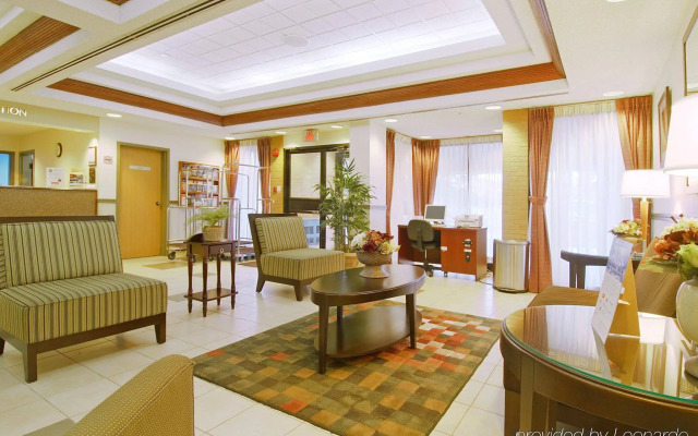 Quality Hotel & Suites Montreal East