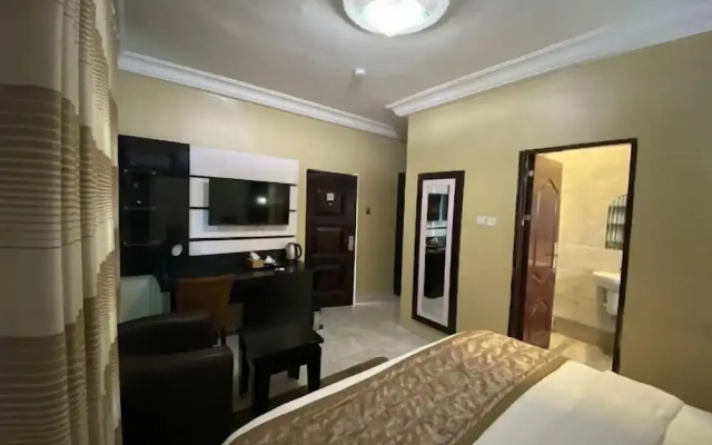 DCM Hotel and Suites