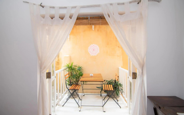 Mango House