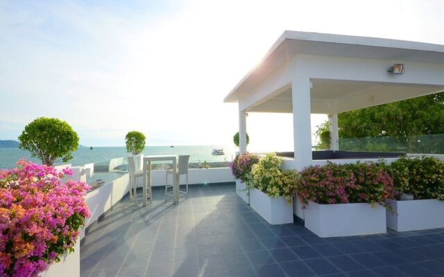 Villa 7th Heaven Beach Front