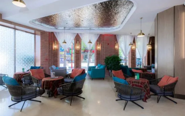 Chuxiong Longyu Hotel (Traditional Chinese Medicine Hospital Store）)