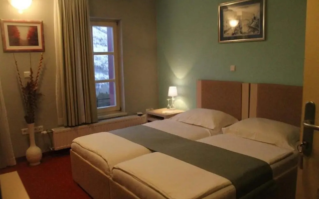 Hotel Snjezna Kuca