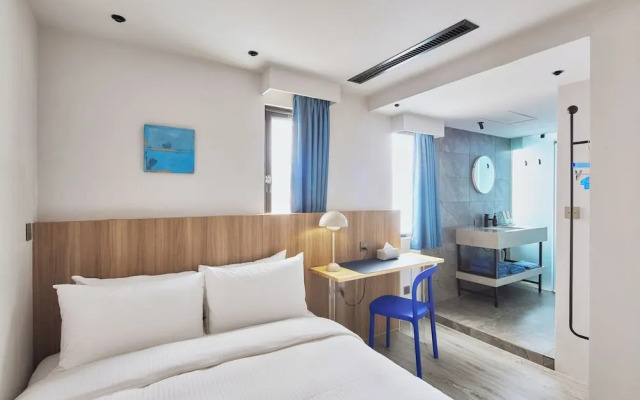 The Blue By Just Inn