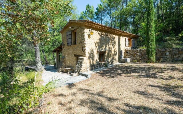 18Th Century Cosy Middle House In Barjols