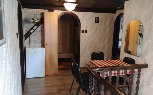 Crystal Apartement F