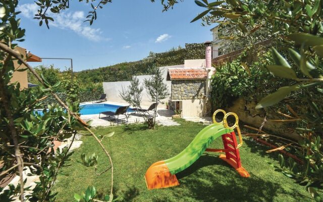 Stunning Home in Srinjine With Wifi and 4 Bedrooms