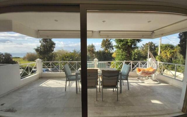 Luxury beachfront 3 bedroom apartment in Kavouri beach, Athens