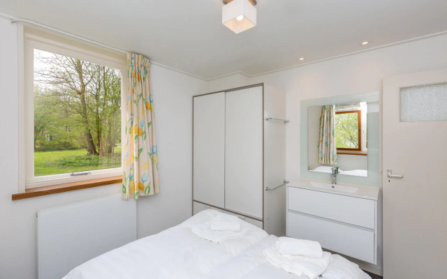 Appealing holiday home in Vrouwenpolder with garden