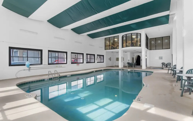 Newly Renovated Oceanfront 1BR Condo