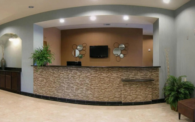 Executive Inn & Suites