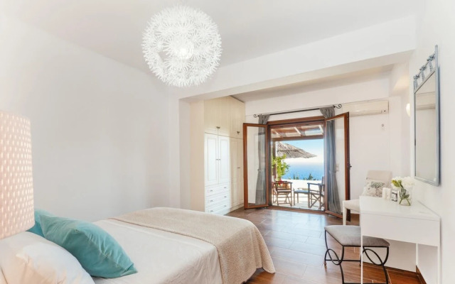 Avlaki Bay House in Paxi