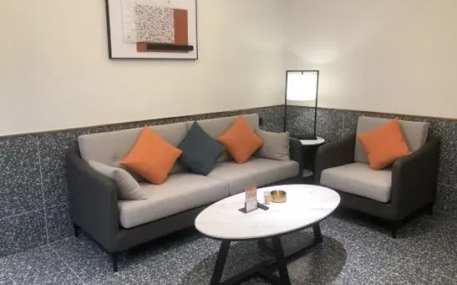Qionghai Changlong Hotel (Yinhai Zaliang Street)