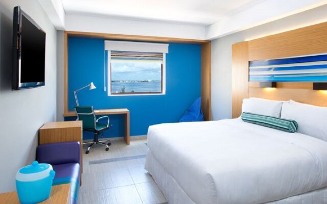 Aloft Cancun