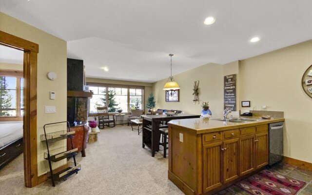 Mountain Thunder Lodge 1213 1 Bedroom Condo by RedAwning