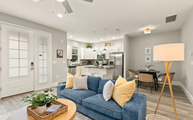 NEW Canopy Cabana Luxury Downtown Apt