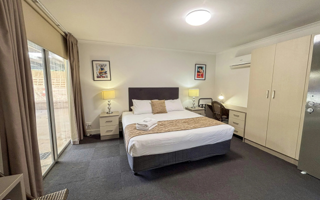 Hotel Gracelands – Guest Rooms – Parkes