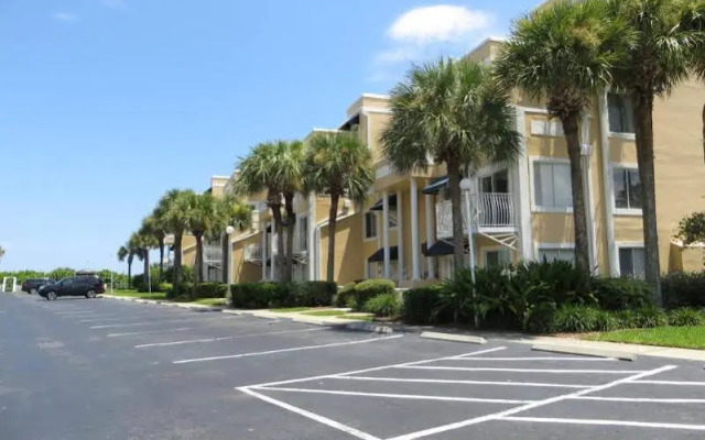 Royal Mansions Resort