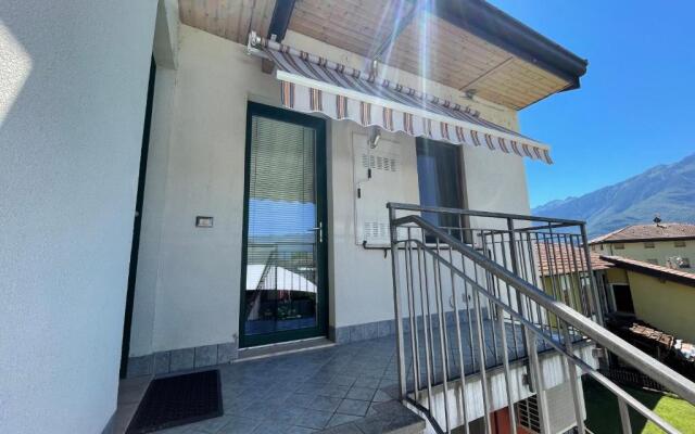 Modern apartment in Sorico - Larihome A10