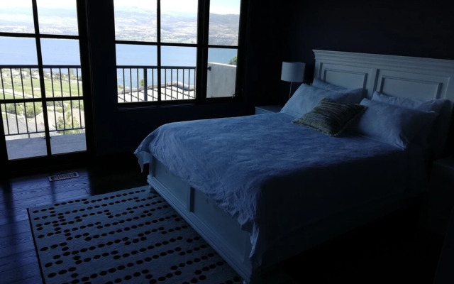 Mission Hill Lake View Villa