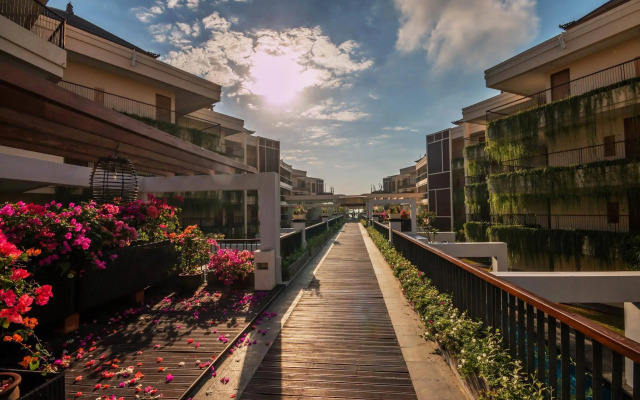 Vouk Hotel & Suites