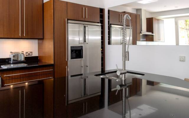 Deluxe Edinburgh Retreat Apartment