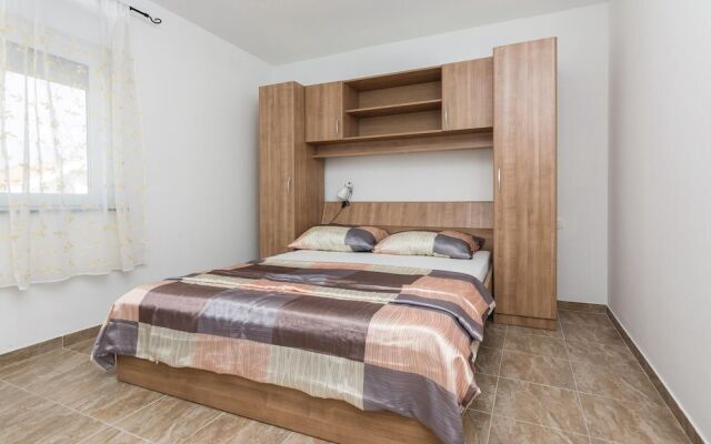 Beautiful Apartment in Vir With 2 Bedrooms and Wifi
