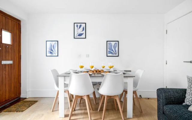 King's Cross Apartment with Terrace