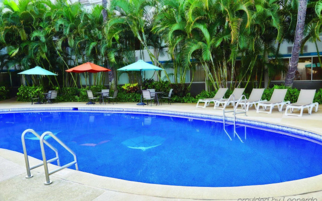 Airport Honolulu Hotel, Trademark Collection by Wyndham