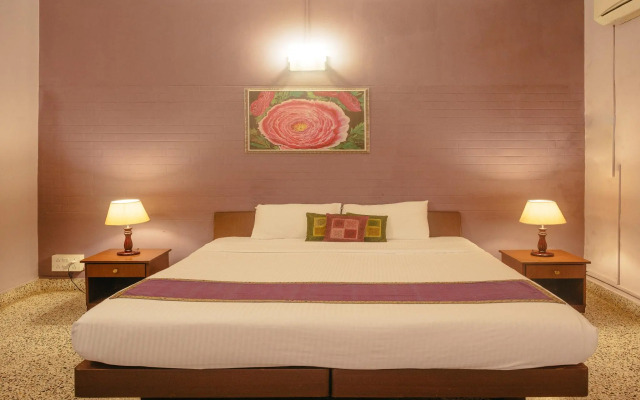 Hanu Reddy Residences Wallace Garden