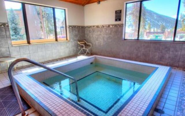 1633 Quicksilver Condo