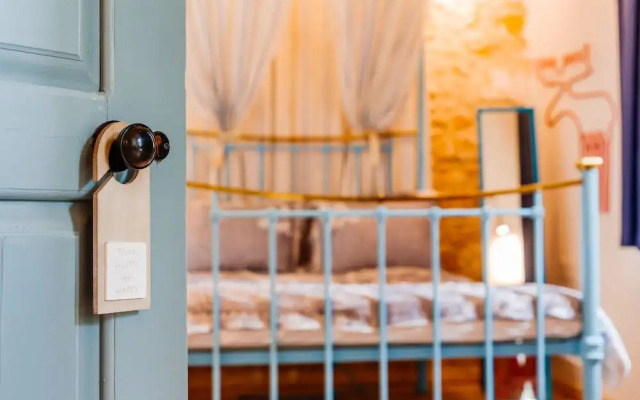 TasEv Boutique Hotel