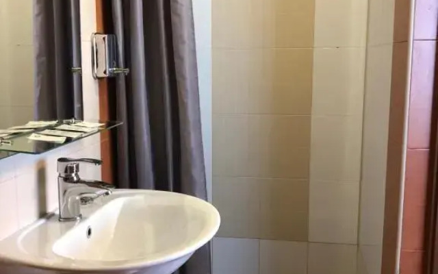 Parallel Hotel