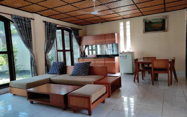 OYO 3923 Villa Puri Royan