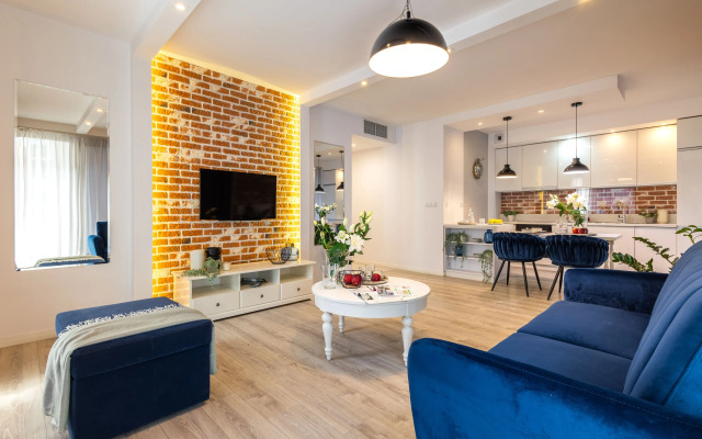 Luxury Apartments Just In Center