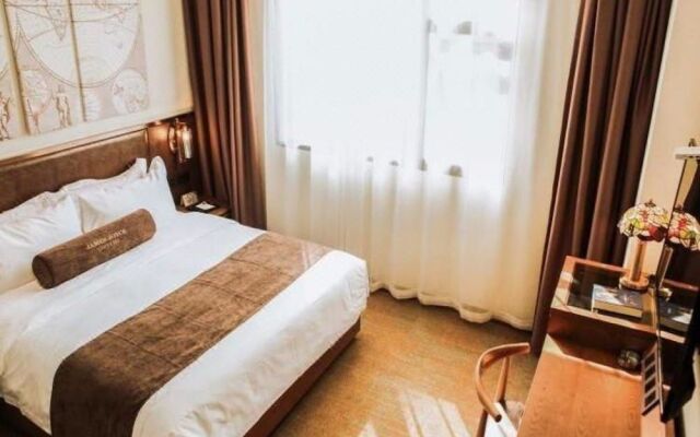 James Joyce Coffetel Xi'an Huaqingchi