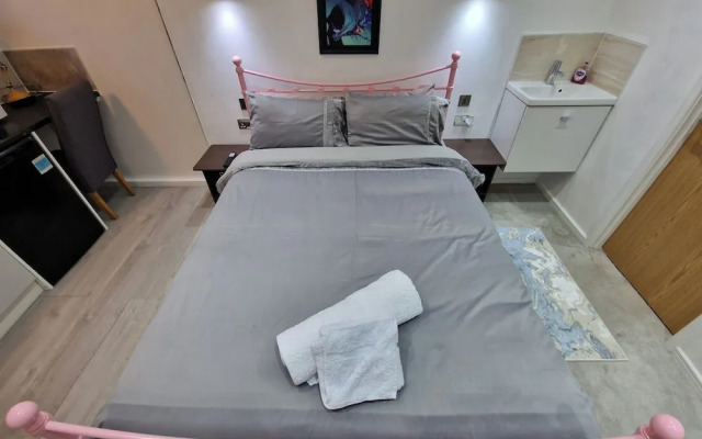 Sunset View Retreat in Wednesbury