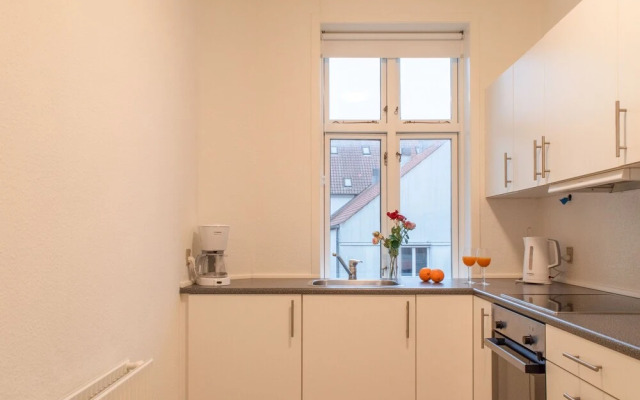 Sanders Boulevard - Cozy 2-bdr Apt By the Canal