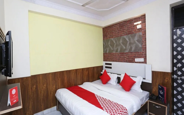 Hotel Bullet Inn & Lounge By OYO Rooms